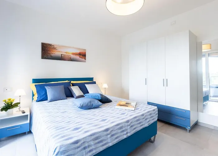 Rossana, By Short Holidays