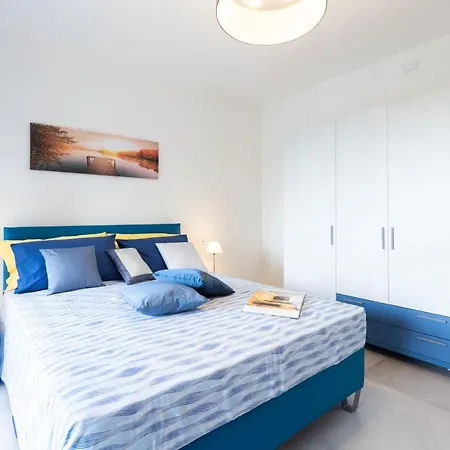 Rossana, By Short Holidays